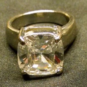 Gorgeous Elegant Solitare Rhinestones Ring